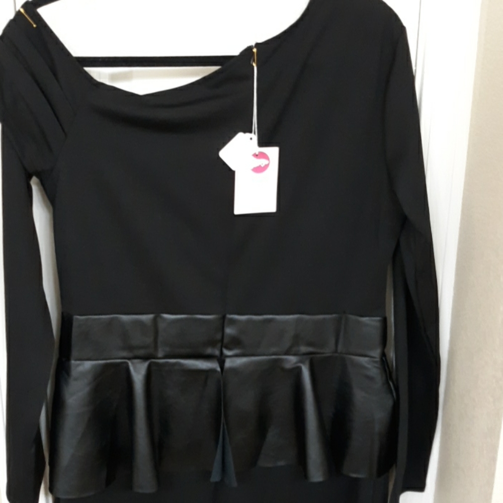 Black Asymmetrical Shoulder Peplum Dresses - Picture 8 of 9